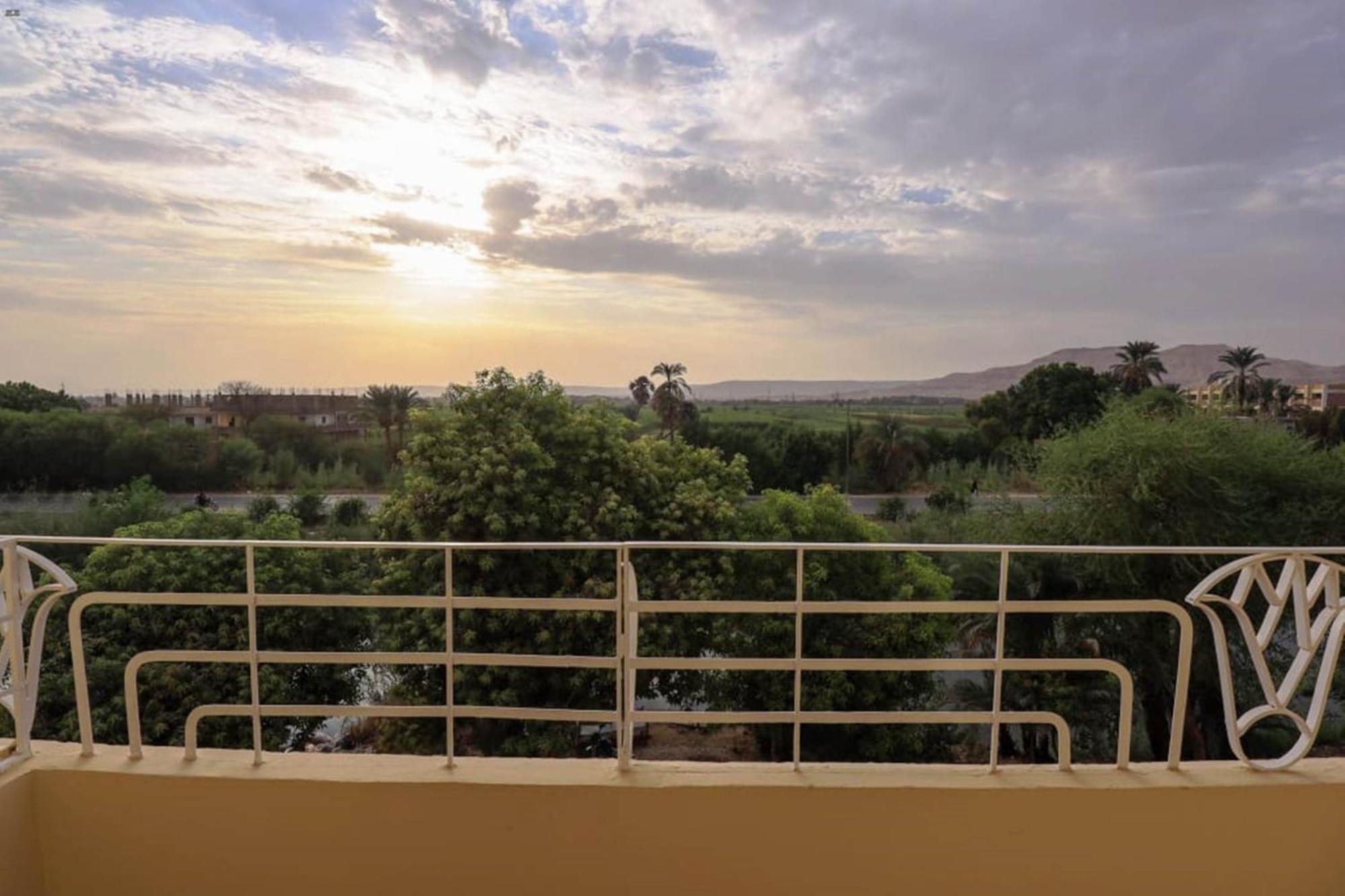 Luxor View Hostel Esterno foto