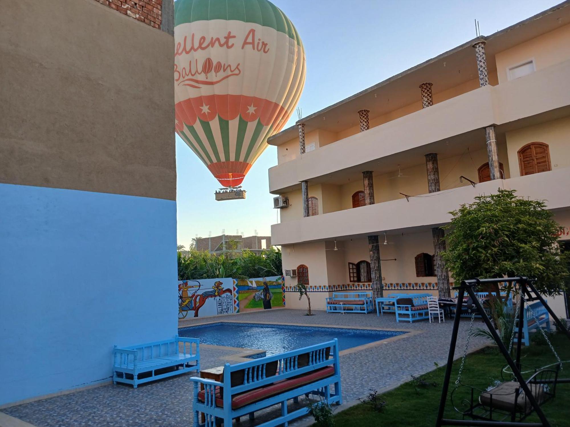 Luxor View Hostel Esterno foto